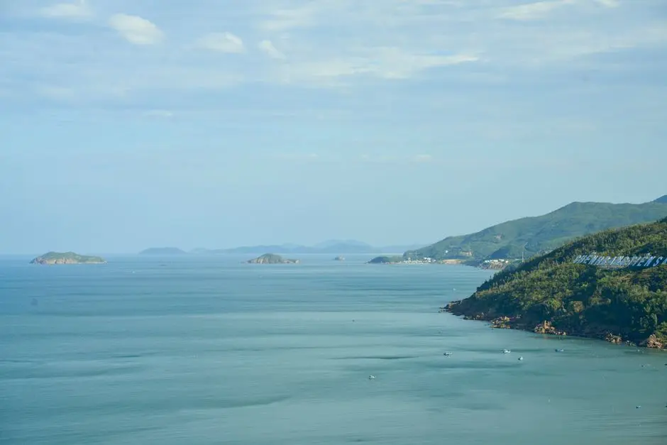 Pantai dan perbukitan Pulau Buton saat pagi hari
